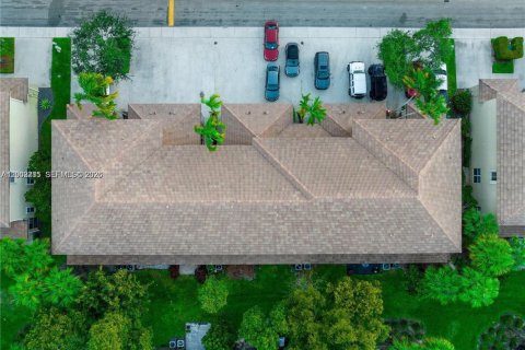 Townhouse in Pembroke Pines, Florida 1 bedroom, 124.3 sq.m. № 2067701 - photo 18