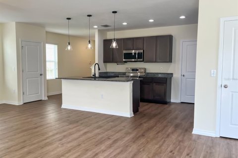 House in Wesley Chapel, Florida 4 bedrooms, 209.96 sq.m. № 1866472 - photo 4