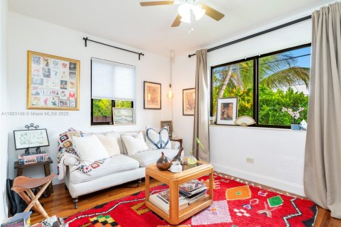 Casa en venta en Miami, Florida, 4 dormitorios, 126.35 m2 № 1946031 - foto 11
