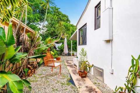 Casa en venta en Miami, Florida, 4 dormitorios, 126.35 m2 № 1946031 - foto 15