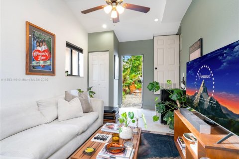 Casa en venta en Miami, Florida, 4 dormitorios, 126.35 m2 № 1946031 - foto 14