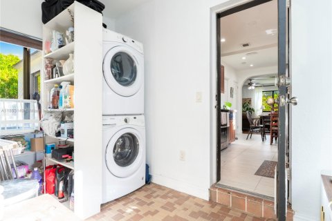 Casa en venta en Miami, Florida, 4 dormitorios, 126.35 m2 № 1946031 - foto 16