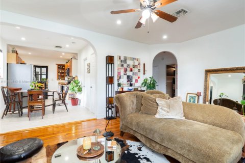 Casa en venta en Miami, Florida, 4 dormitorios, 126.35 m2 № 1946031 - foto 4