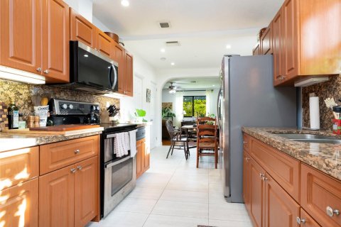 Casa en venta en Miami, Florida, 4 dormitorios, 126.35 m2 № 1946031 - foto 7