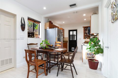 Casa en venta en Miami, Florida, 4 dormitorios, 126.35 m2 № 1946031 - foto 5