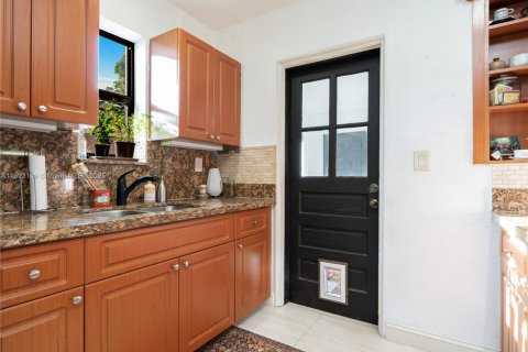 Casa en venta en Miami, Florida, 4 dormitorios, 126.35 m2 № 1946031 - foto 6
