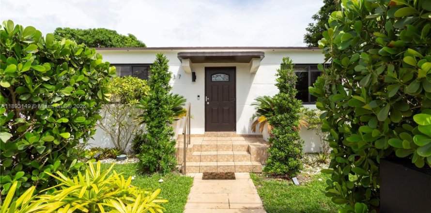 Casa en Miami, Florida 4 dormitorios, 126.35 m2 № 1946031