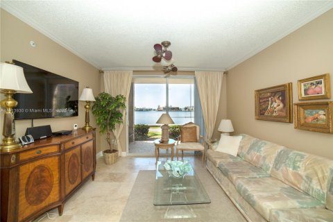 Copropriété à vendre à Sunny Isles Beach, Floride: 2 chambres, 103.68 m2 № 2013923 - photo 2
