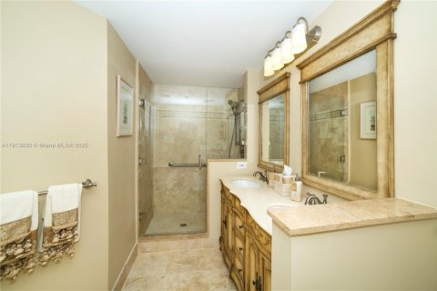Copropriété à vendre à Sunny Isles Beach, Floride: 2 chambres, 103.68 m2 № 2013923 - photo 23