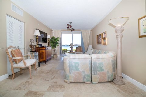 Copropriété à vendre à Sunny Isles Beach, Floride: 2 chambres, 103.68 m2 № 2013923 - photo 11