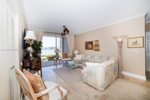 Copropriété à vendre à Sunny Isles Beach, Floride: 2 chambres, 103.68 m2 № 2013923 - photo 10