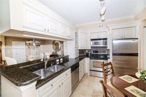 Copropriété à vendre à Sunny Isles Beach, Floride: 2 chambres, 103.68 m2 № 2013923 - photo 9