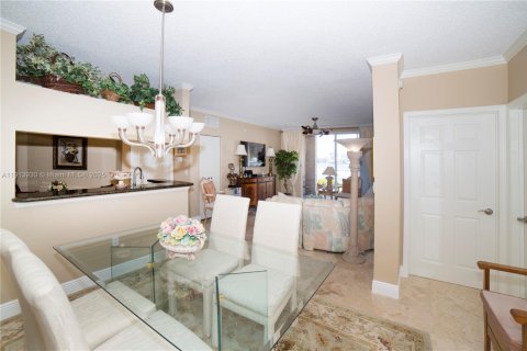 Copropriété à vendre à Sunny Isles Beach, Floride: 2 chambres, 103.68 m2 № 2013923 - photo 12