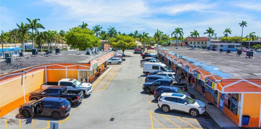 Immobilier commercial à Homestead, Floride 1554.07 m2 № 1976645