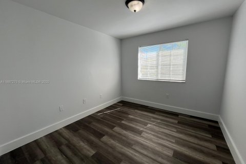 Condo in Pembroke Pines, Florida, 3 bedrooms  № 1942198 - photo 17