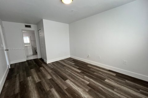 Condo in Pembroke Pines, Florida, 3 bedrooms  № 1942198 - photo 12