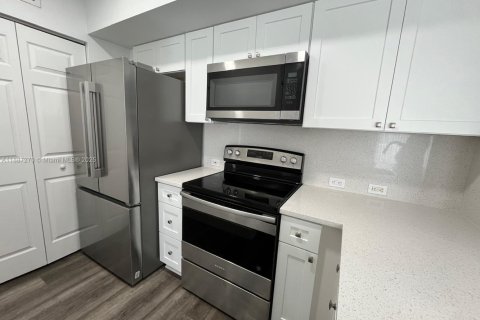 Condo in Pembroke Pines, Florida, 3 bedrooms  № 1942198 - photo 8