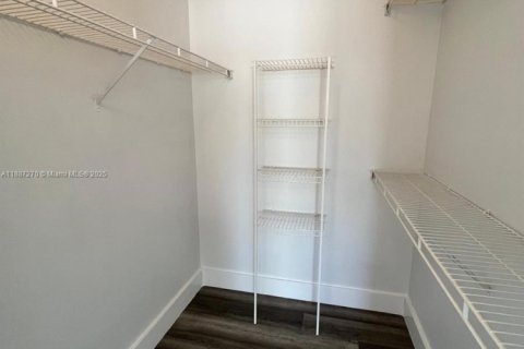 Condo in Pembroke Pines, Florida, 3 bedrooms  № 1942198 - photo 19