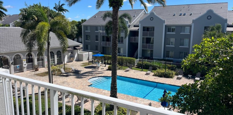 Condo in Pembroke Pines, Florida, 3 bedrooms  № 1942198