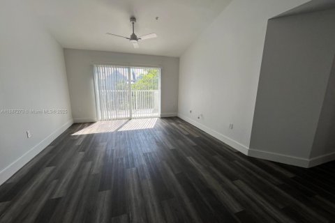 Condo in Pembroke Pines, Florida, 3 bedrooms  № 1942198 - photo 4