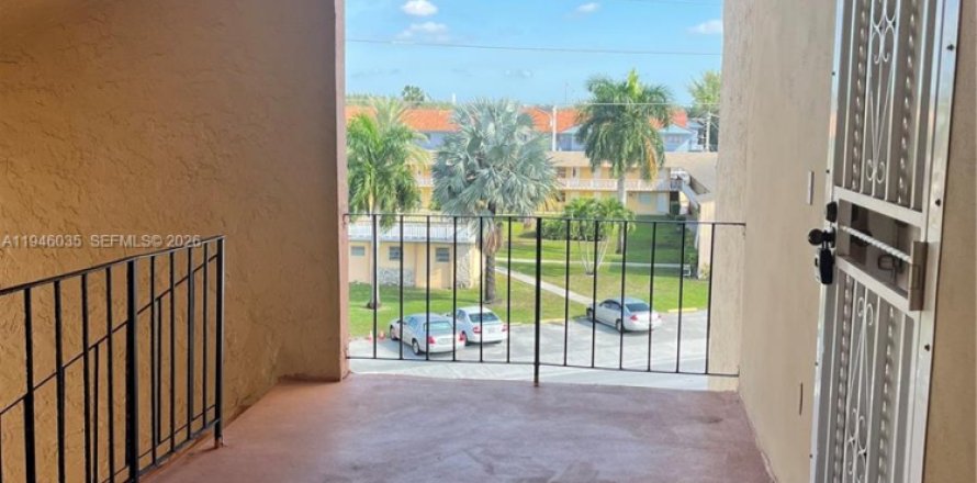 Condominio en Hialeah, Florida, 3 dormitorios  № 2002313