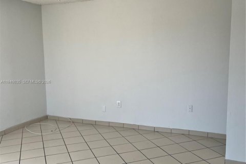 Condominio en venta en Hialeah, Florida, 3 dormitorios, 112.6 m2 № 2002313 - foto 6