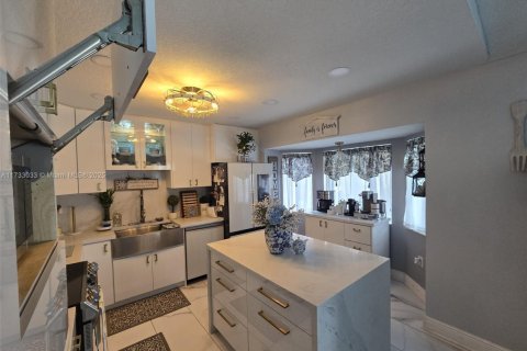 Casa en venta en Miami, Florida, 4 dormitorios, 181.44 m2 № 1937758 - foto 27