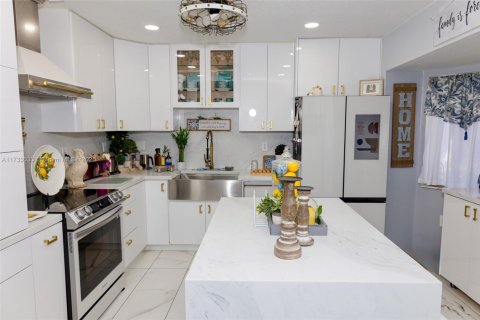 Casa en venta en Miami, Florida, 4 dormitorios, 181.44 m2 № 1937758 - foto 28