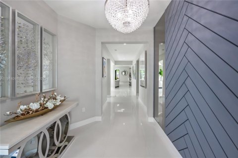 Casa en venta en Miami, Florida, 5 dormitorios, 264.77 m2 № 1984180 - foto 19