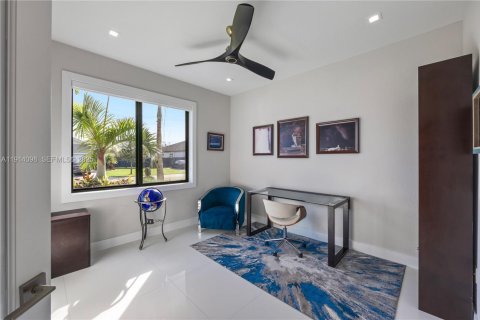 Casa en venta en Miami, Florida, 5 dormitorios, 264.77 m2 № 1984180 - foto 20