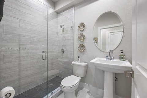 Casa en venta en Miami, Florida, 5 dormitorios, 264.77 m2 № 1984180 - foto 15