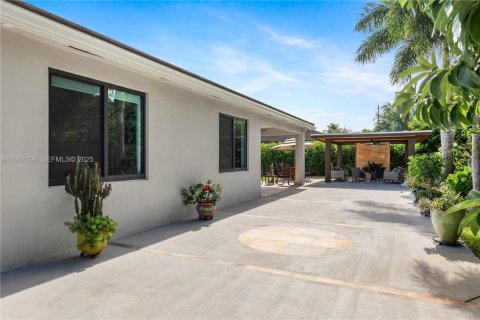 Casa en venta en Miami, Florida, 5 dormitorios, 264.77 m2 № 1984180 - foto 30