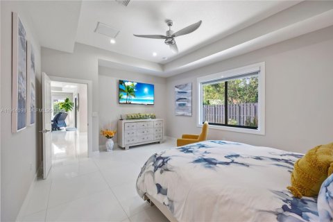 Casa en venta en Miami, Florida, 5 dormitorios, 264.77 m2 № 1984180 - foto 12