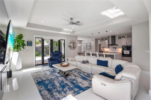 Casa en venta en Miami, Florida, 5 dormitorios, 264.77 m2 № 1984180 - foto 8
