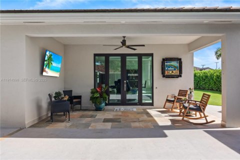 Casa en venta en Miami, Florida, 5 dormitorios, 264.77 m2 № 1984180 - foto 29
