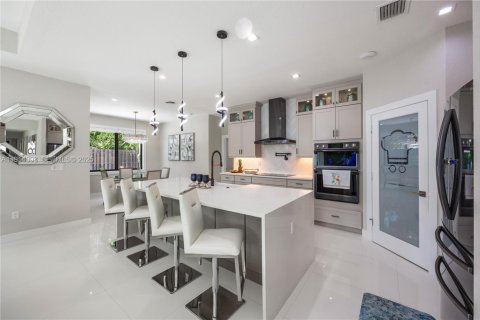 Casa en venta en Miami, Florida, 5 dormitorios, 264.77 m2 № 1984180 - foto 6