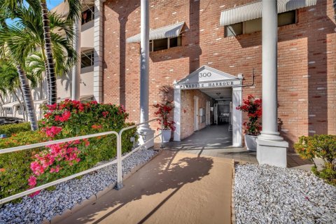 Condominio en venta en Hallandale Beach, Florida, 1 dormitorio, 71.53 m2 № 1774528 - foto 23