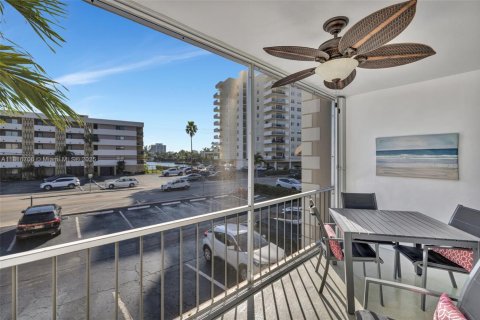 Condominio en venta en Hallandale Beach, Florida, 1 dormitorio, 71.53 m2 № 1774528 - foto 17