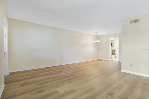 Casa en alquiler en Winter Park, Florida, 2 dormitorios, 91.69 m2 № 1916881 - foto 3