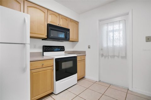 Casa en alquiler en Winter Park, Florida, 2 dormitorios, 91.69 m2 № 1916881 - foto 9