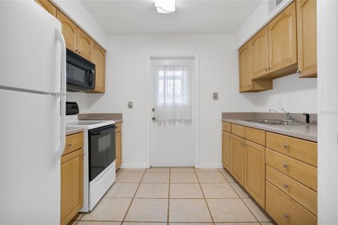 Casa en alquiler en Winter Park, Florida, 2 dormitorios, 91.69 m2 № 1916881 - foto 8