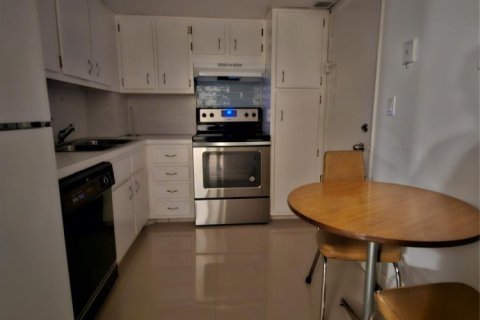 Condo in Miami Beach, Florida, 1 bedroom  № 1221403 - photo 1