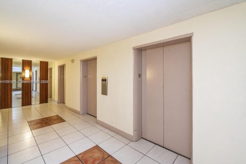 Condo in Aventura, Florida, 2 bedrooms  № 1730655 - photo 13