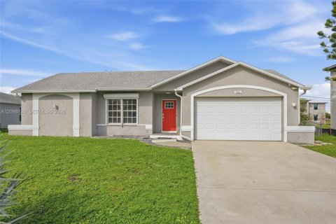 Villa ou maison à Cape Coral, Floride 4 chambres, 155.8 m2 № 2386924
