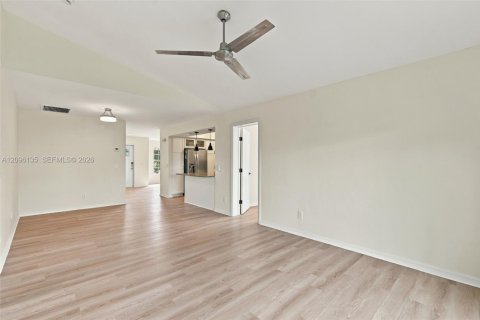 Casa en venta en Cape Coral, Florida, 4 dormitorios, 155.8 m2 № 2386924 - foto 14