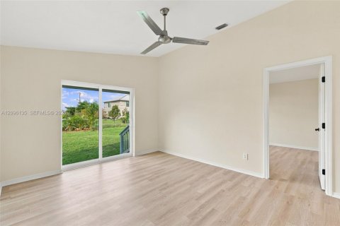 Casa en venta en Cape Coral, Florida, 4 dormitorios, 155.8 m2 № 2386924 - foto 13