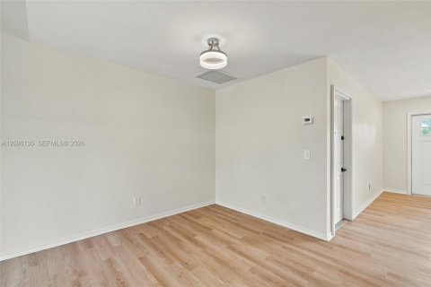 Casa en venta en Cape Coral, Florida, 4 dormitorios, 155.8 m2 № 2386924 - foto 17