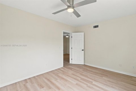 Casa en venta en Cape Coral, Florida, 4 dormitorios, 155.8 m2 № 2386924 - foto 25
