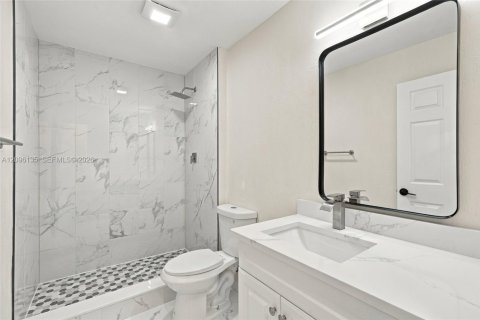 Casa en venta en Cape Coral, Florida, 4 dormitorios, 155.8 m2 № 2386924 - foto 29