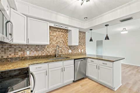 Casa en venta en Cape Coral, Florida, 4 dormitorios, 155.8 m2 № 2386924 - foto 8